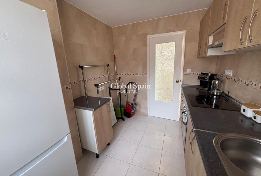 Wederverkoop - APPARTEMENT -
TORREVIEJA - Playa De Los Náufragos