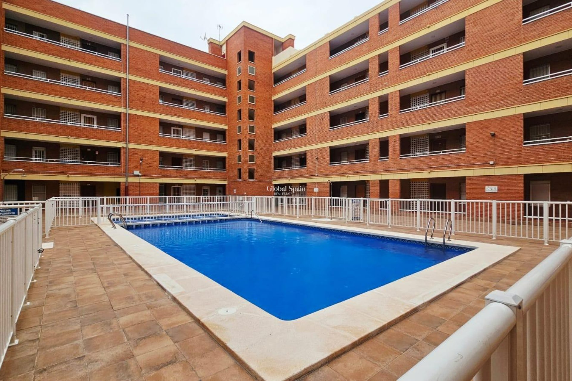 Wederverkoop - APPARTEMENT -
TORREVIEJA - Playa De Los Náufragos
