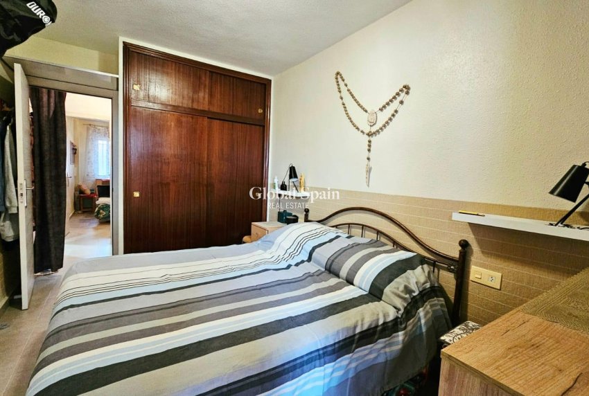 Wederverkoop - APPARTEMENT -
TORREVIEJA - Playa De Los Náufragos