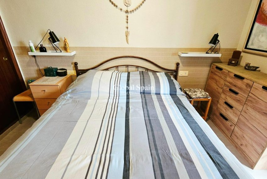 Wederverkoop - APPARTEMENT -
TORREVIEJA - Playa De Los Náufragos