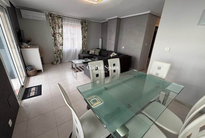 Wederverkoop - APPARTEMENT -
TORREVIEJA - Playa De Los Náufragos