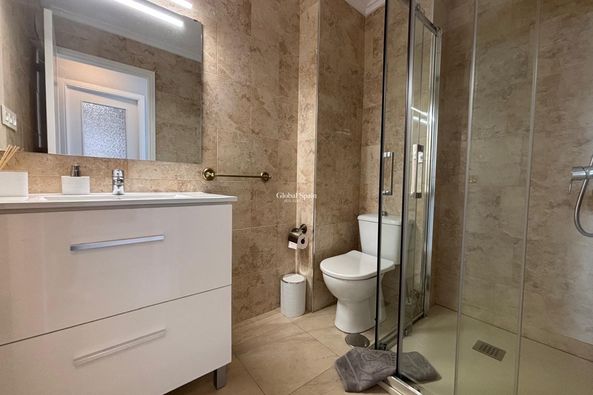 Wederverkoop - APPARTEMENT -
TORREVIEJA - Playa De Los Náufragos