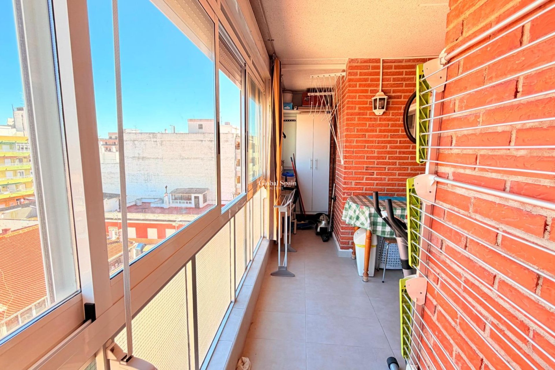 Wederverkoop - APPARTEMENT -
TORREVIEJA - Playa De Los Náufragos