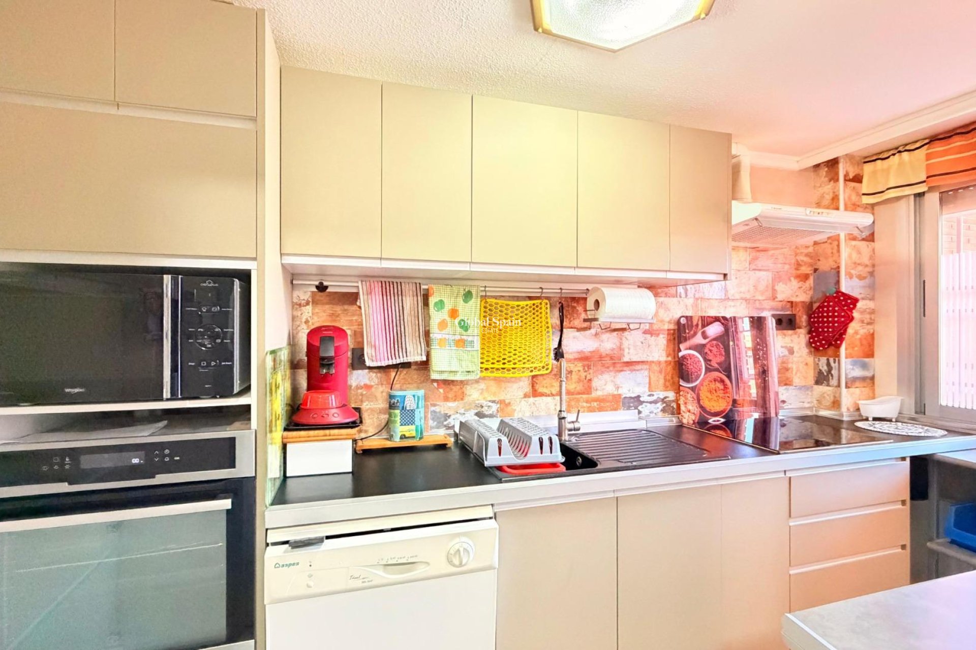 Wederverkoop - APPARTEMENT -
TORREVIEJA - Playa De Los Náufragos