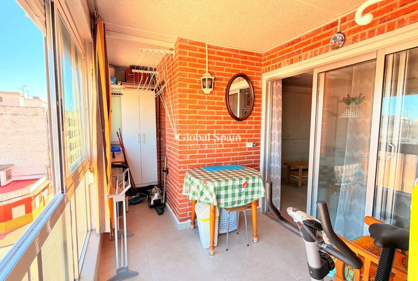 Wederverkoop - APPARTEMENT -
TORREVIEJA - Playa De Los Náufragos