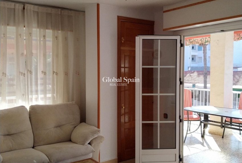 Wederverkoop - APPARTEMENT -
TORREVIEJA - Playa De Los Náufragos