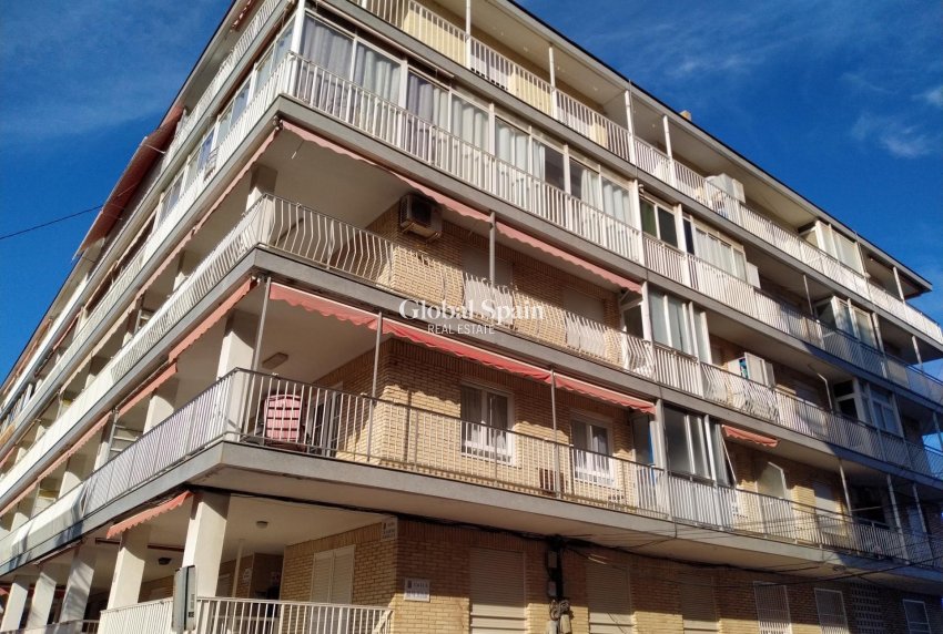 Wederverkoop - APPARTEMENT -
TORREVIEJA - Playa De Los Náufragos