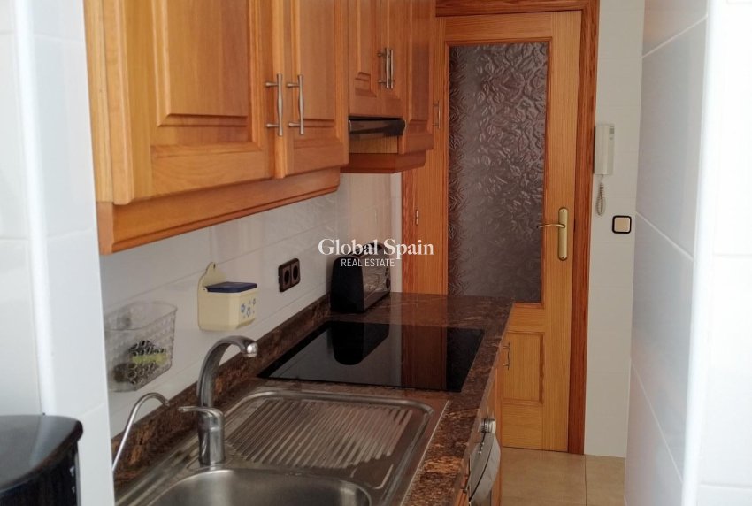 Wederverkoop - APPARTEMENT -
TORREVIEJA - Playa De Los Náufragos