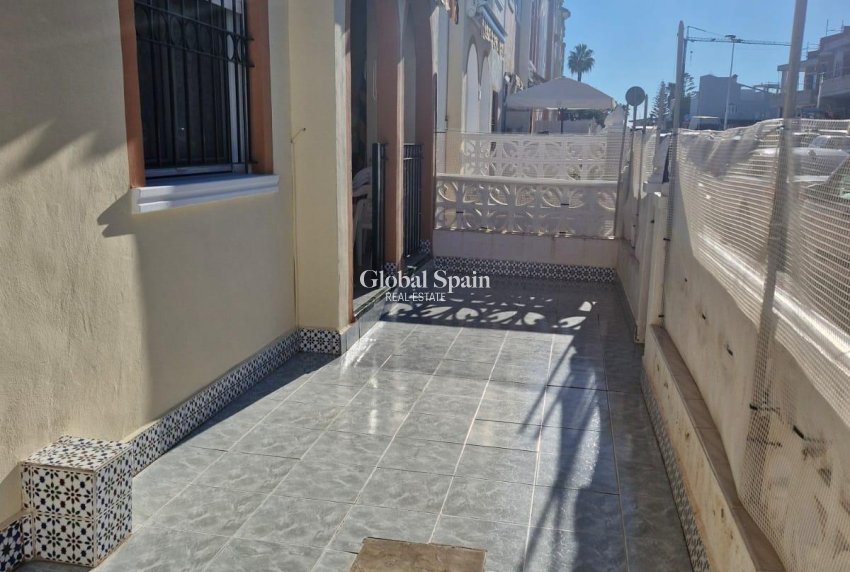 Wederverkoop - APPARTEMENT -
TORREVIEJA - Playa De Los Náufragos