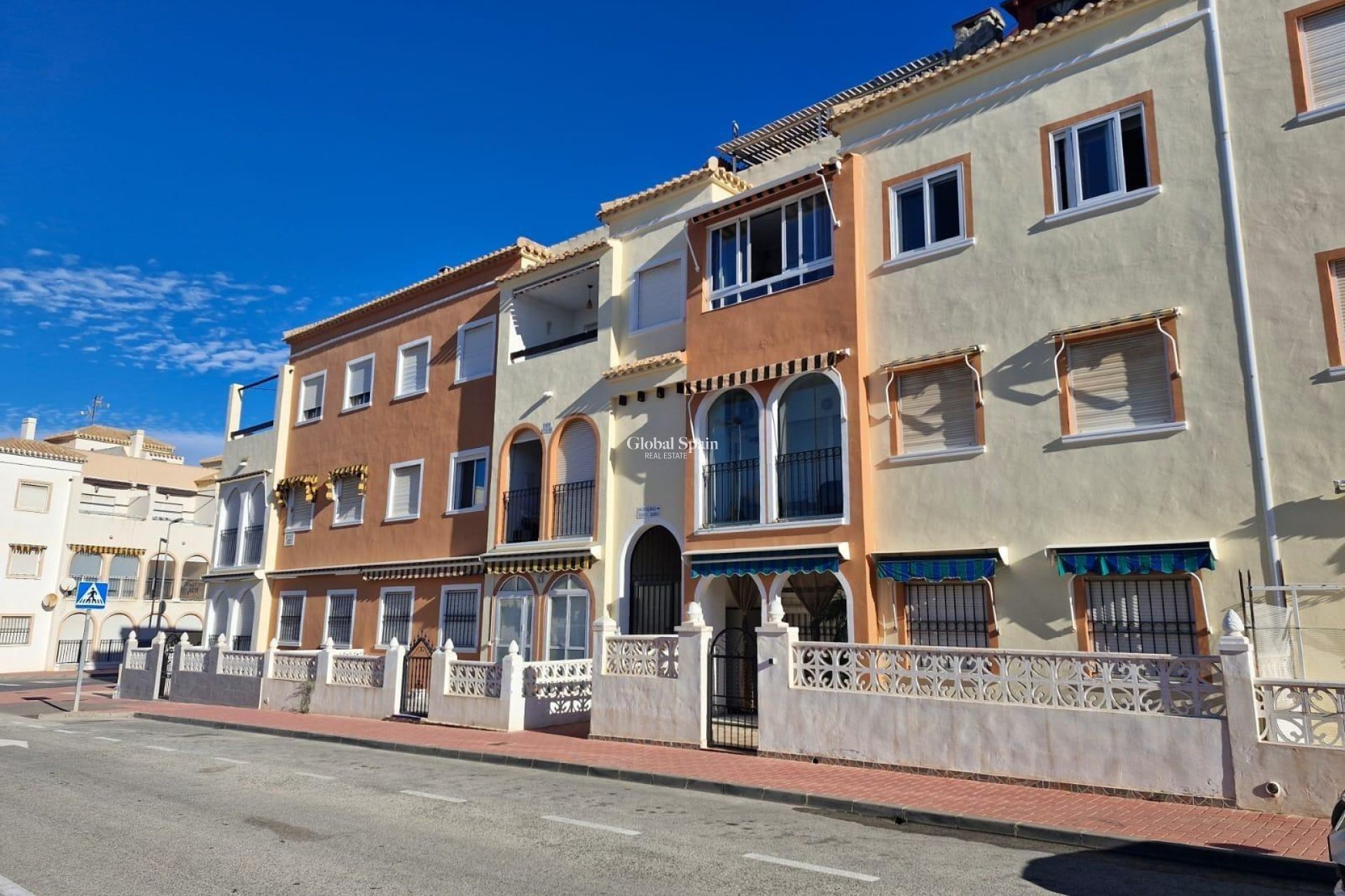 Wederverkoop - APPARTEMENT -
TORREVIEJA - Playa De Los Náufragos