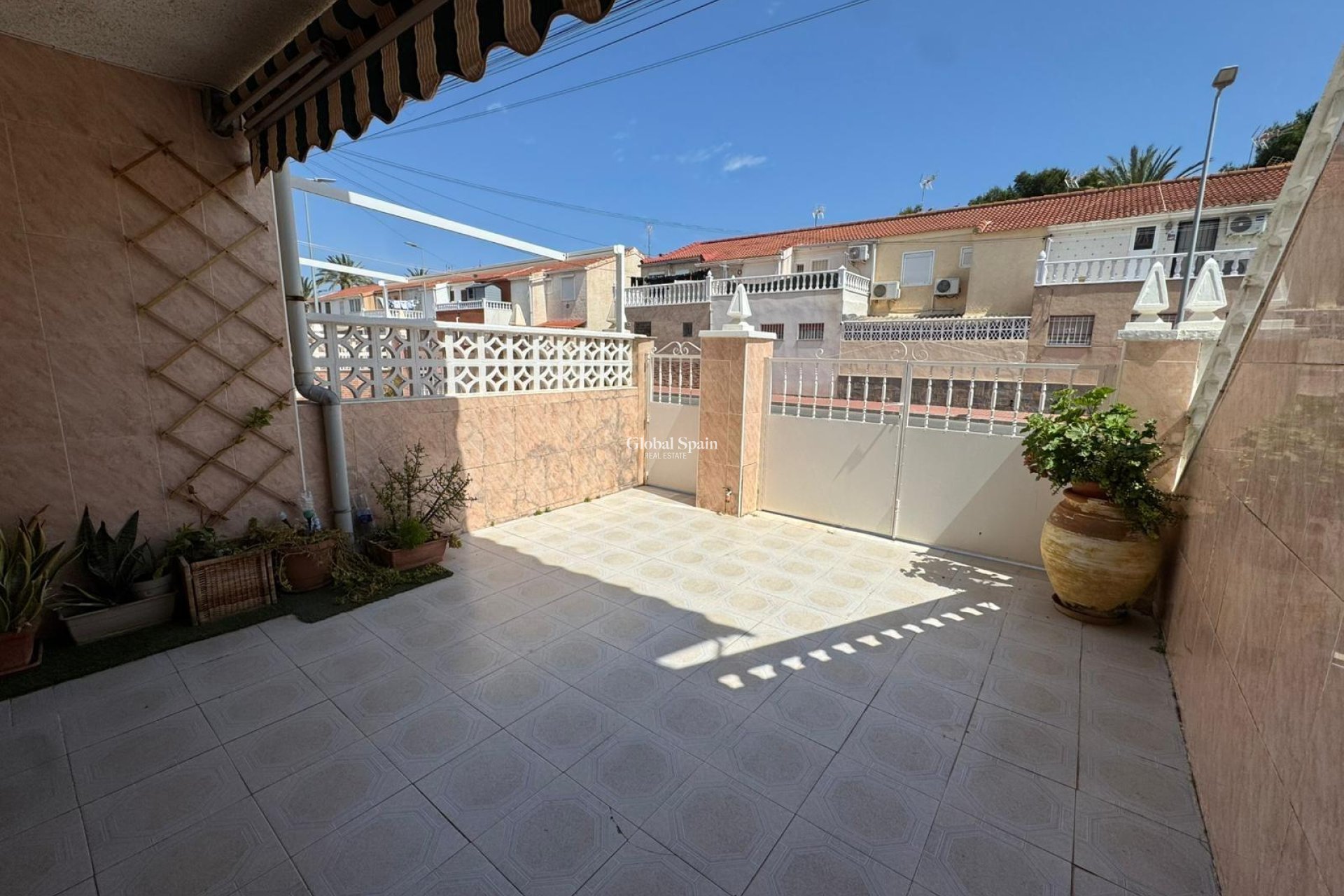 Wederverkoop - APPARTEMENT -
TORREVIEJA - Playa de los Naufragos
