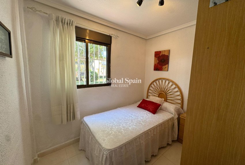 Wederverkoop - APPARTEMENT -
TORREVIEJA - Playa de los Naufragos
