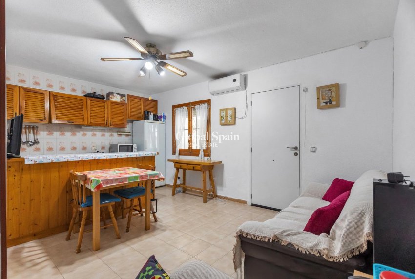 Wederverkoop - APPARTEMENT -
TORREVIEJA - Playa de los Naufragos