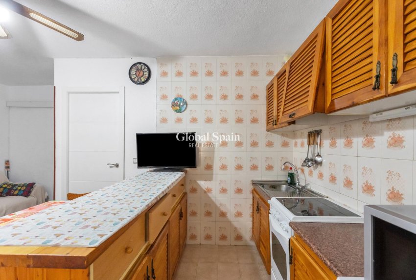 Wederverkoop - APPARTEMENT -
TORREVIEJA - Playa de los Naufragos