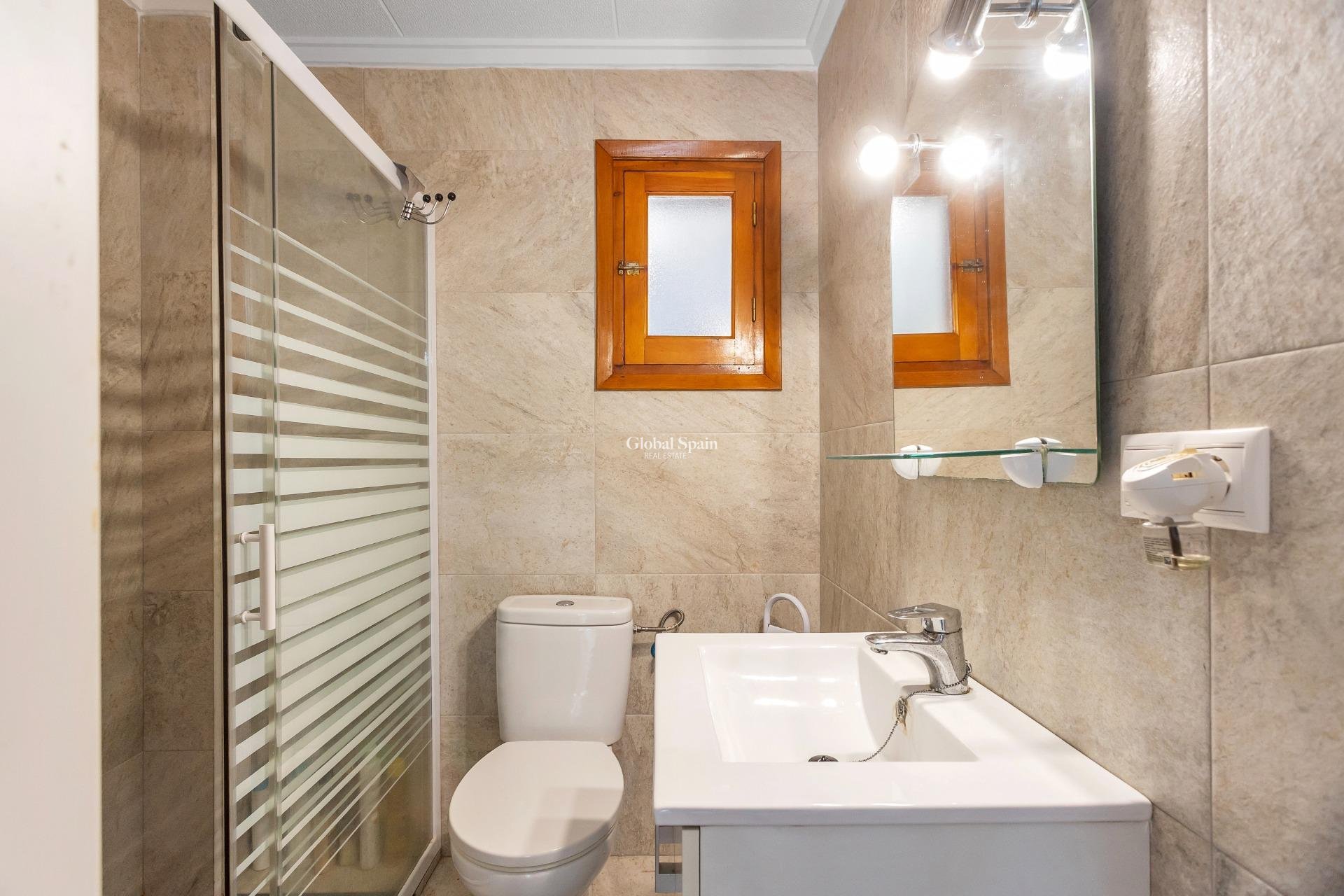 Wederverkoop - APPARTEMENT -
TORREVIEJA - Playa de los Naufragos