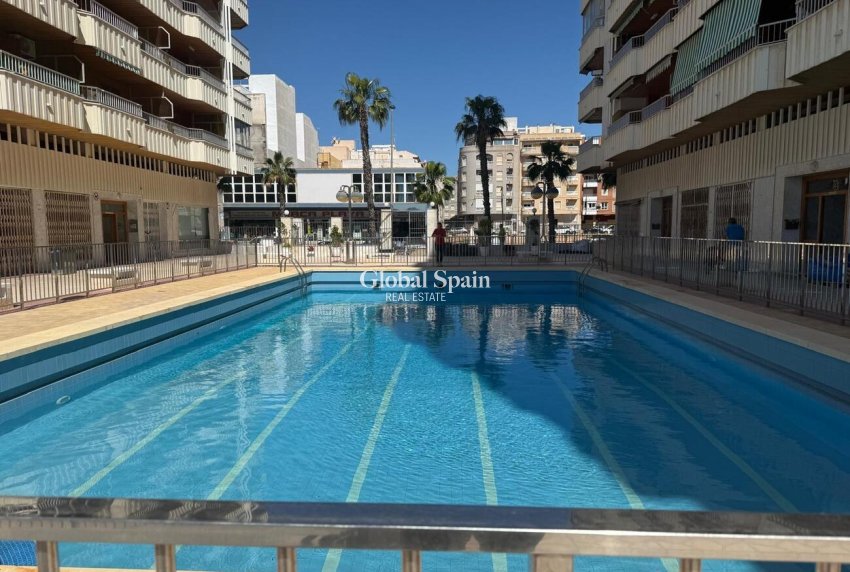 Wederverkoop - APPARTEMENT -
TORREVIEJA - Playa del Acequión