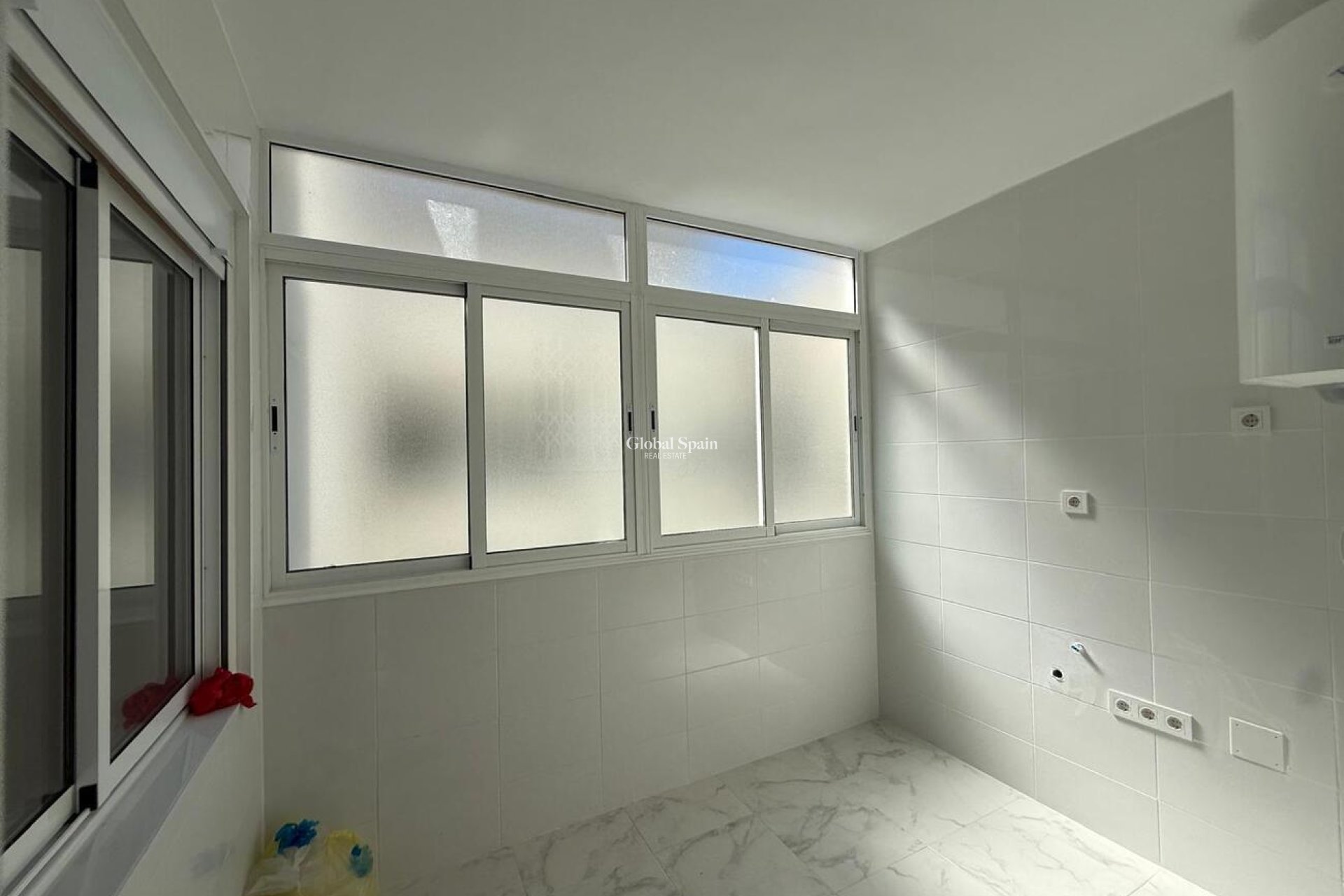 Wederverkoop - APPARTEMENT -
TORREVIEJA - Playa del Acequión