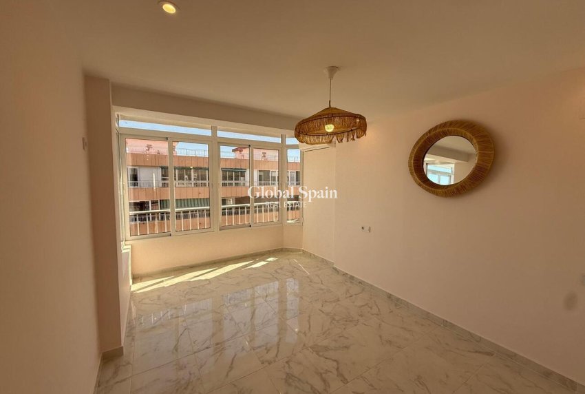 Wederverkoop - APPARTEMENT -
TORREVIEJA - Playa del Acequión