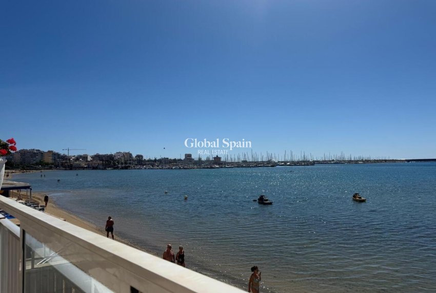 Wederverkoop - APPARTEMENT -
TORREVIEJA - Playa del Acequión