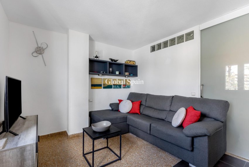 Wederverkoop - Appartement -
TORREVIEJA - Playa del cura