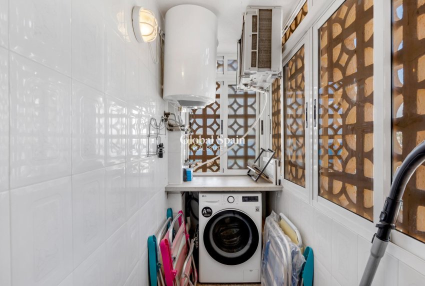 Wederverkoop - APPARTEMENT -
TORREVIEJA - Playa del cura