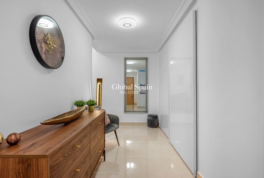 Wederverkoop - Appartement -
TORREVIEJA - Playa del Cura