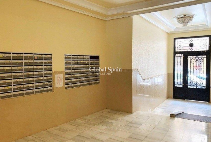 Wederverkoop - APPARTEMENT -
TORREVIEJA - Playa del Cura