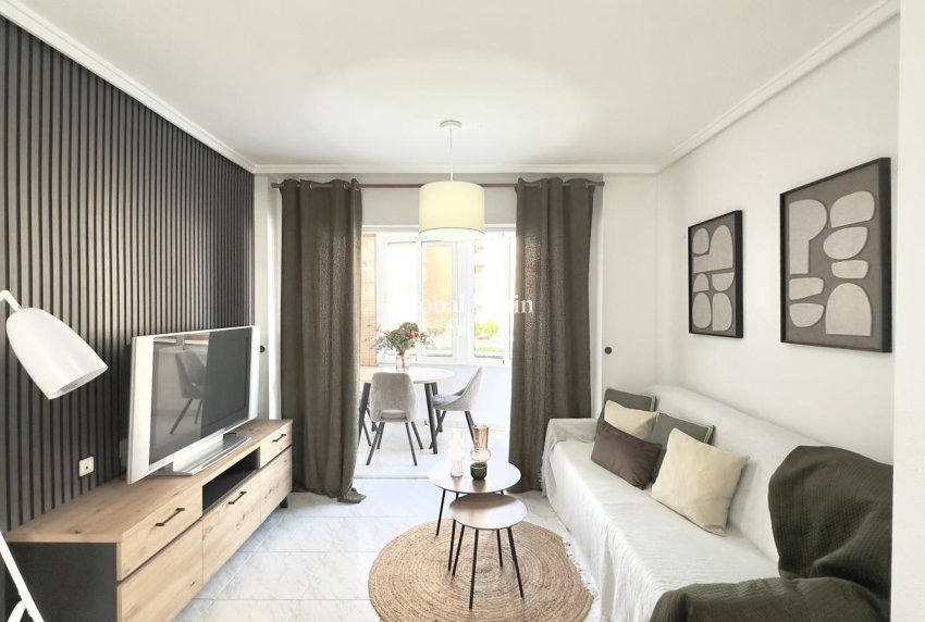 Wederverkoop - APPARTEMENT -
TORREVIEJA - Playa del Cura