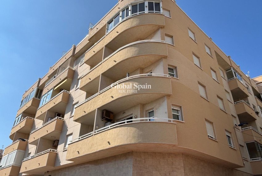 Wederverkoop - APPARTEMENT -
TORREVIEJA - Playa del Cura