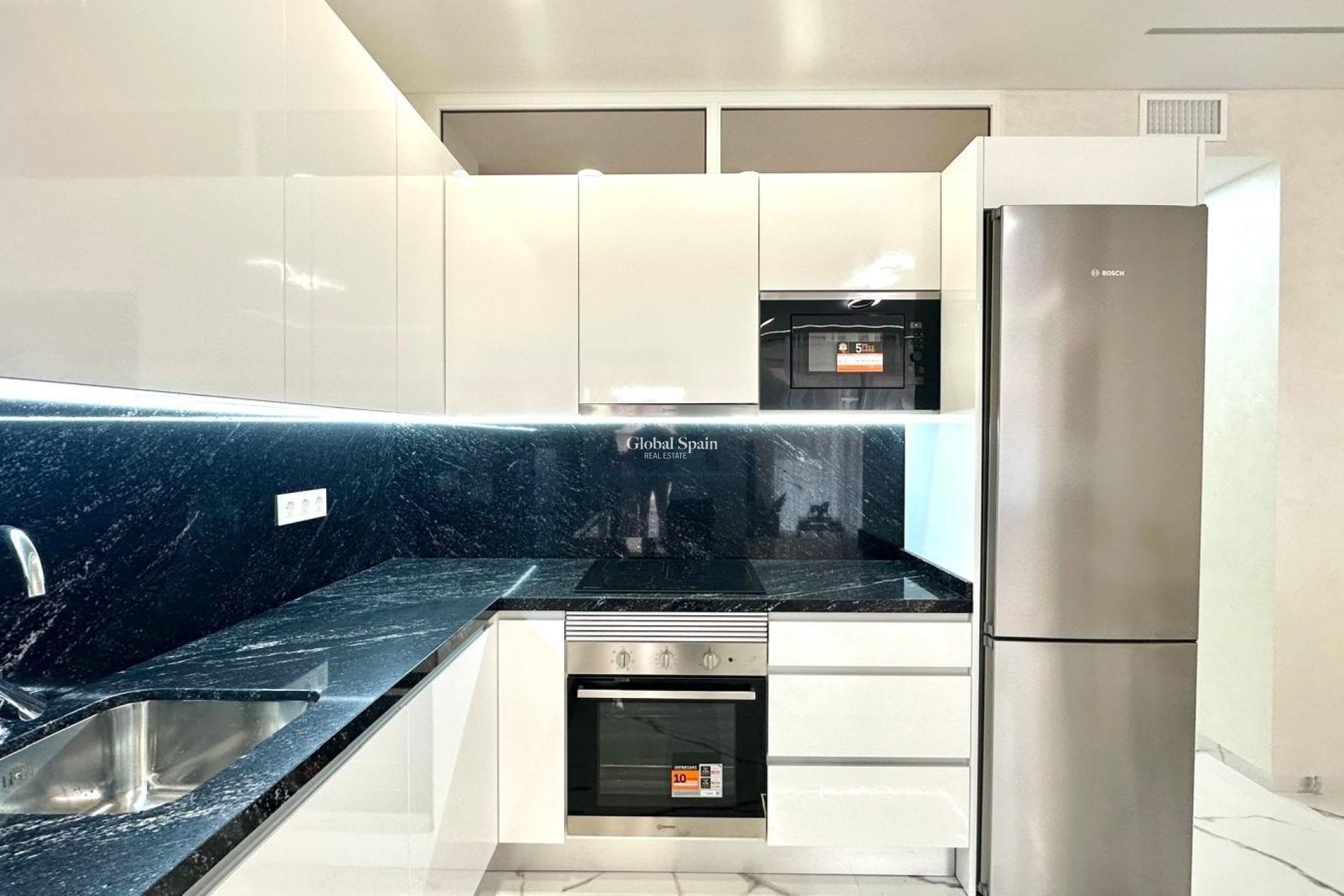 Wederverkoop - APPARTEMENT -
TORREVIEJA - Playa del Cura