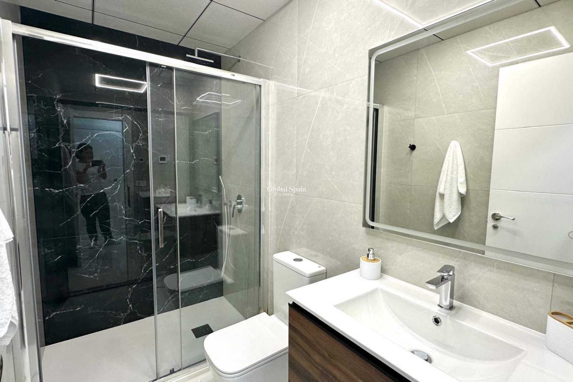 Wederverkoop - APPARTEMENT -
TORREVIEJA - Playa del Cura