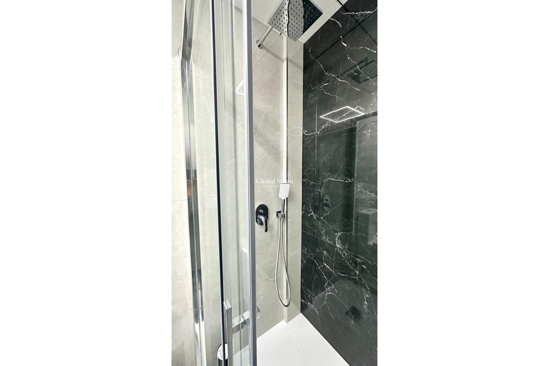 Wederverkoop - APPARTEMENT -
TORREVIEJA - Playa del Cura