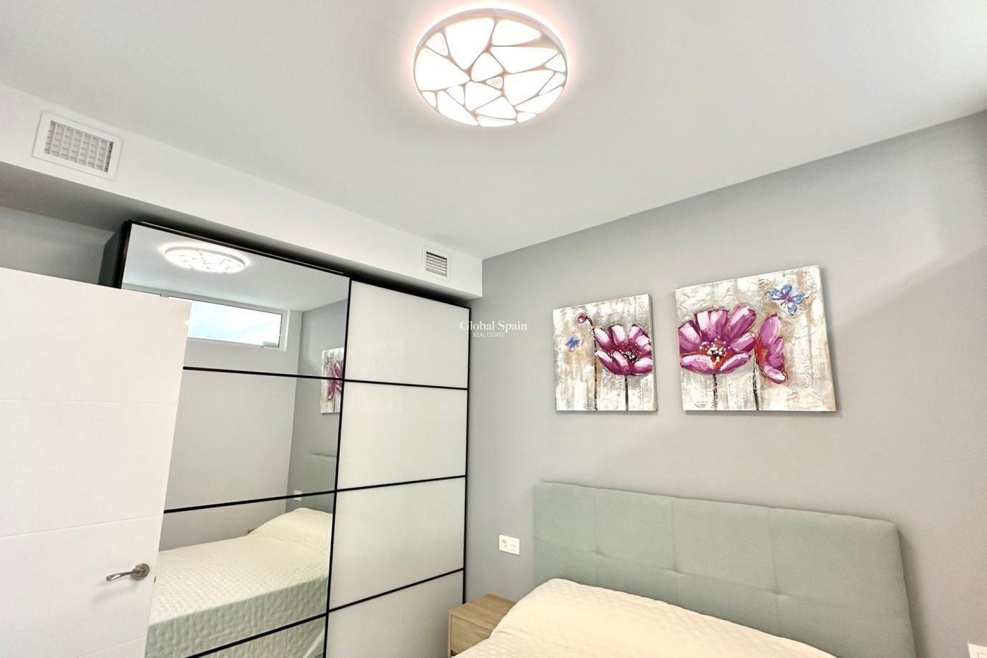 Wederverkoop - APPARTEMENT -
TORREVIEJA - Playa del Cura