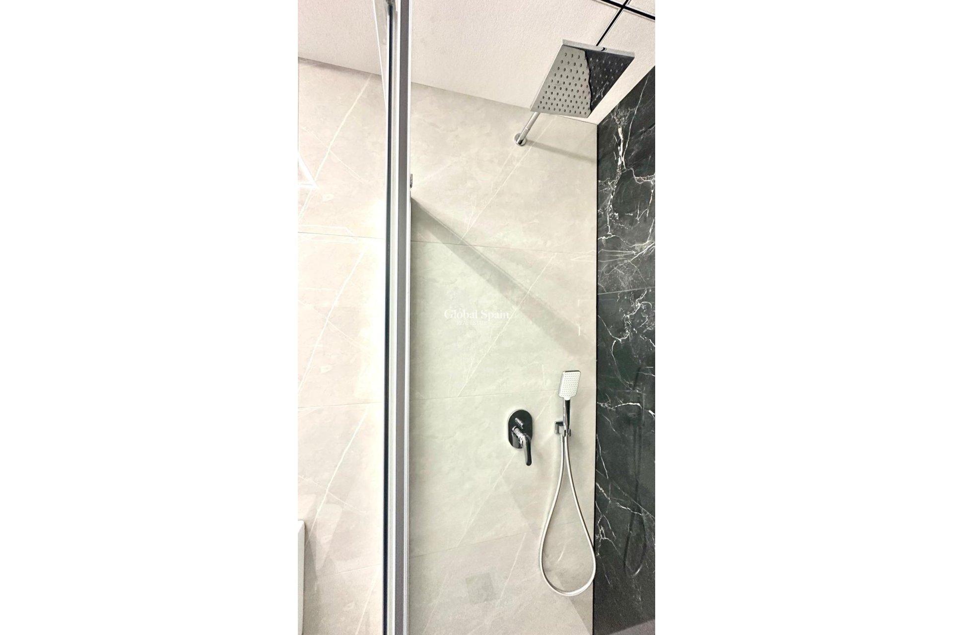 Wederverkoop - APPARTEMENT -
TORREVIEJA - Playa del Cura