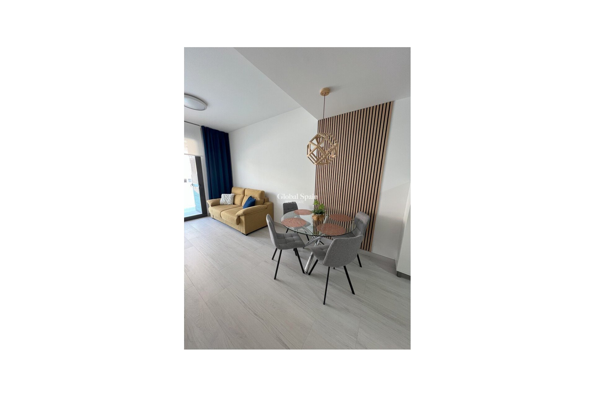 Wederverkoop - APPARTEMENT -
TORREVIEJA - Playa del Cura