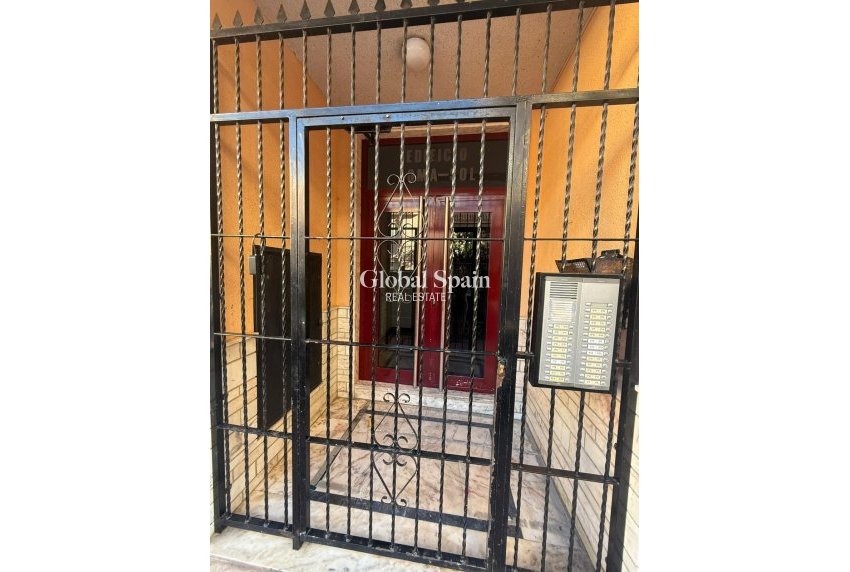 Wederverkoop - APPARTEMENT -
TORREVIEJA - Playa del Cura