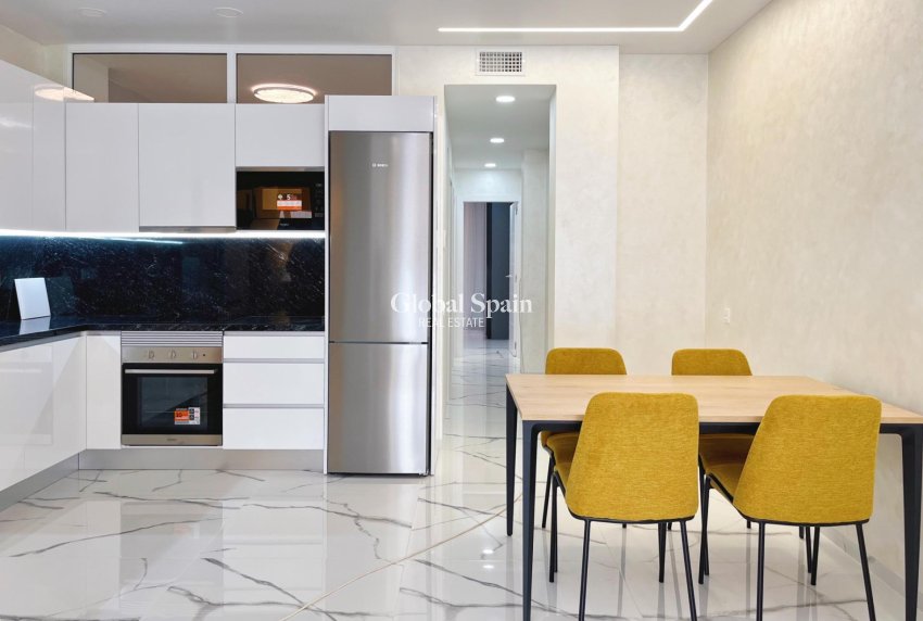 Wederverkoop - APPARTEMENT -
TORREVIEJA - Playa del Cura