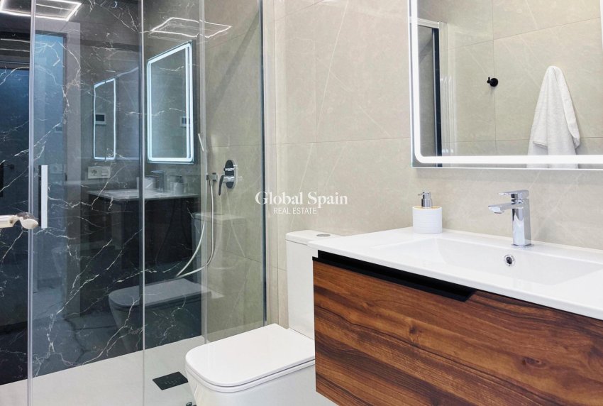 Wederverkoop - APPARTEMENT -
TORREVIEJA - Playa del Cura