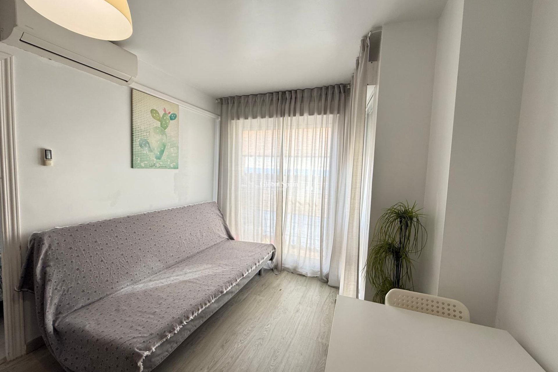 Wederverkoop - APPARTEMENT -
TORREVIEJA - Playa del Cura