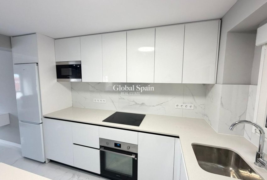 Wederverkoop - APPARTEMENT -
TORREVIEJA - Playa del Cura