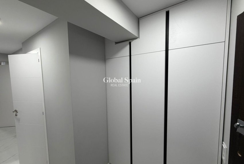 Wederverkoop - APPARTEMENT -
TORREVIEJA - Playa del Cura