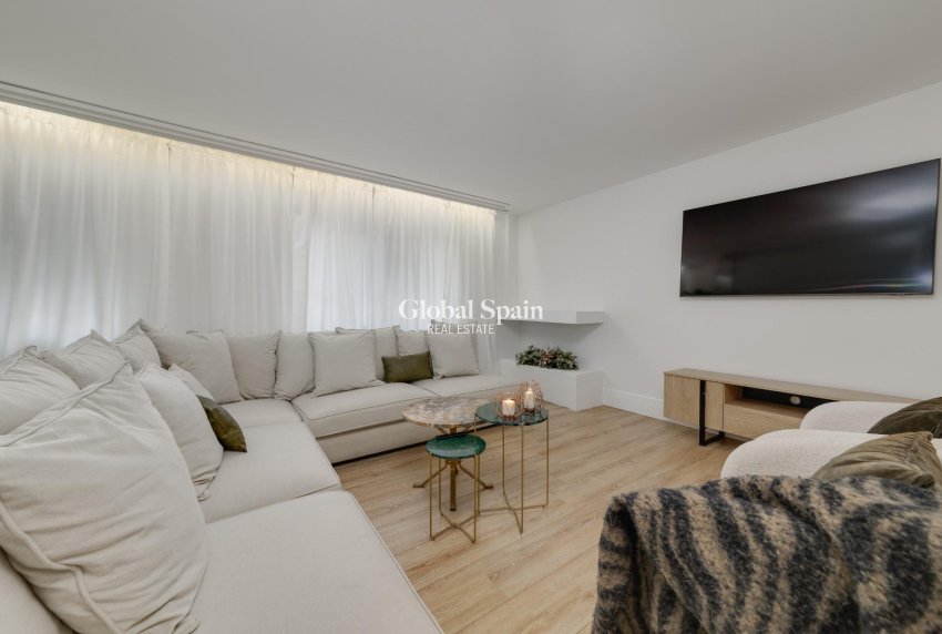 Wederverkoop - APPARTEMENT -
TORREVIEJA - Playa del Cura