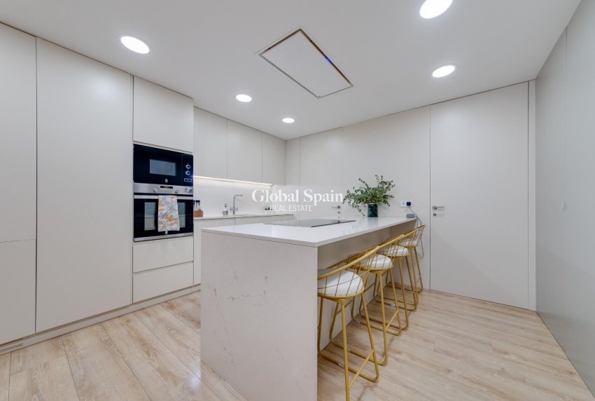 Wederverkoop - APPARTEMENT -
TORREVIEJA - Playa del Cura