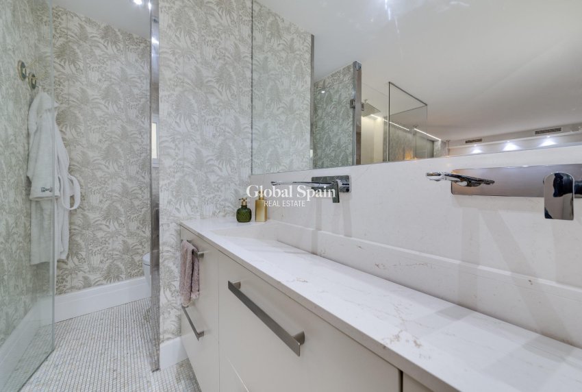 Wederverkoop - APPARTEMENT -
TORREVIEJA - Playa del Cura