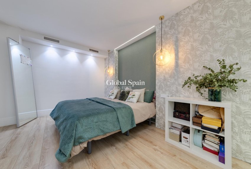 Wederverkoop - APPARTEMENT -
TORREVIEJA - Playa del Cura