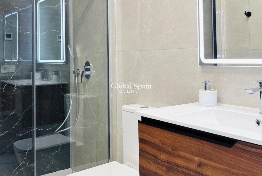 Wederverkoop - APPARTEMENT -
TORREVIEJA - Playa del Cura