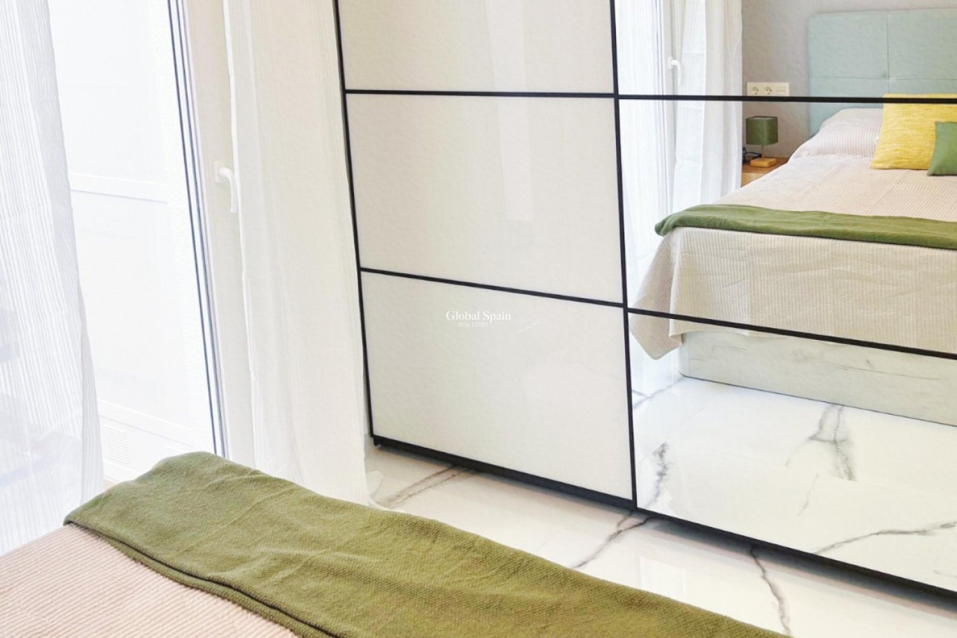 Wederverkoop - APPARTEMENT -
TORREVIEJA - Playa del Cura