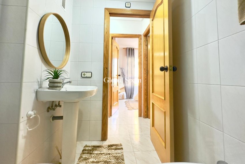 Wederverkoop - APPARTEMENT -
TORREVIEJA - Playa del Cura