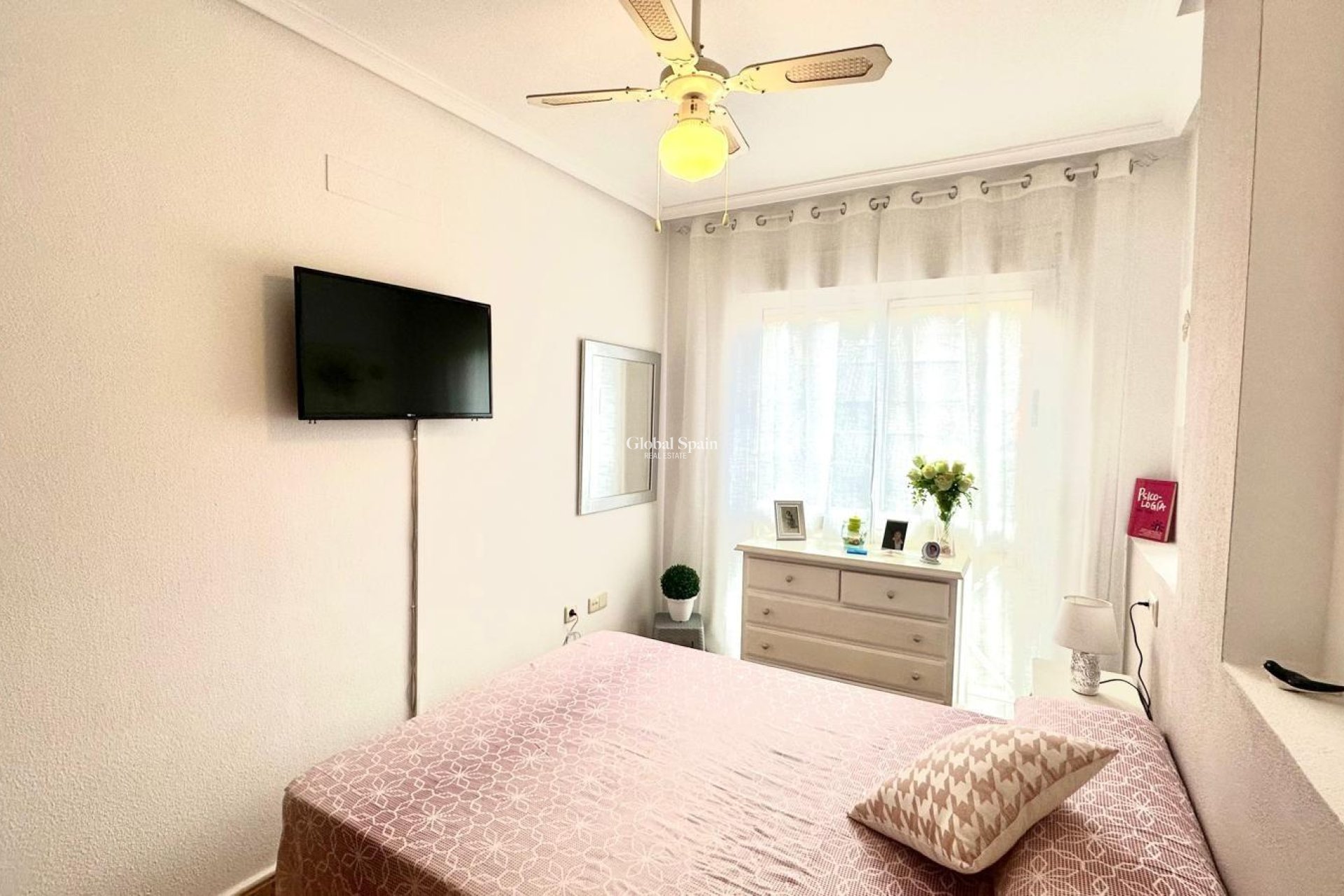 Wederverkoop - APPARTEMENT -
TORREVIEJA - Playa del Cura