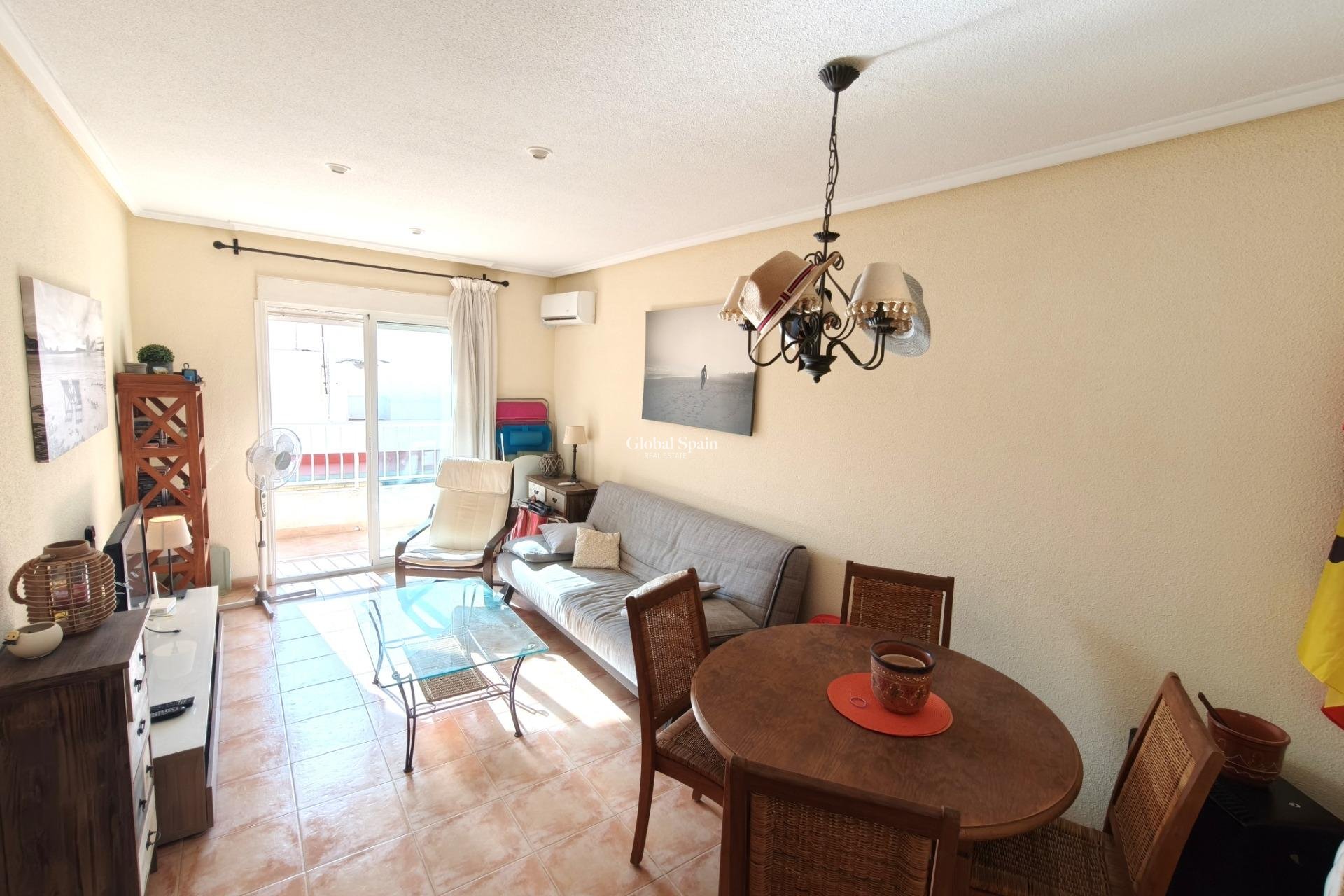 Wederverkoop - APPARTEMENT -
TORREVIEJA - Playa del Cura